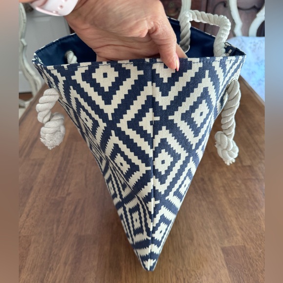 NWT Summer & Rose Beach Tote Navy & Cream Diamond - Picture 13 of 16
